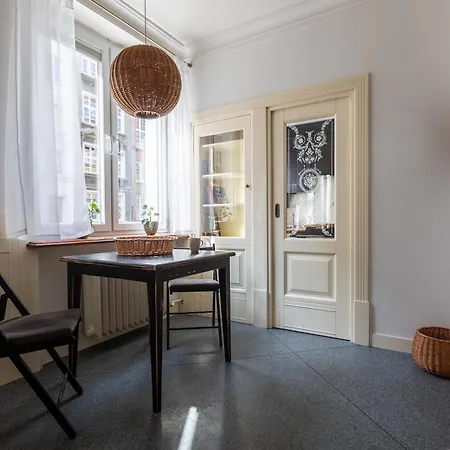 Wicker House Apartment